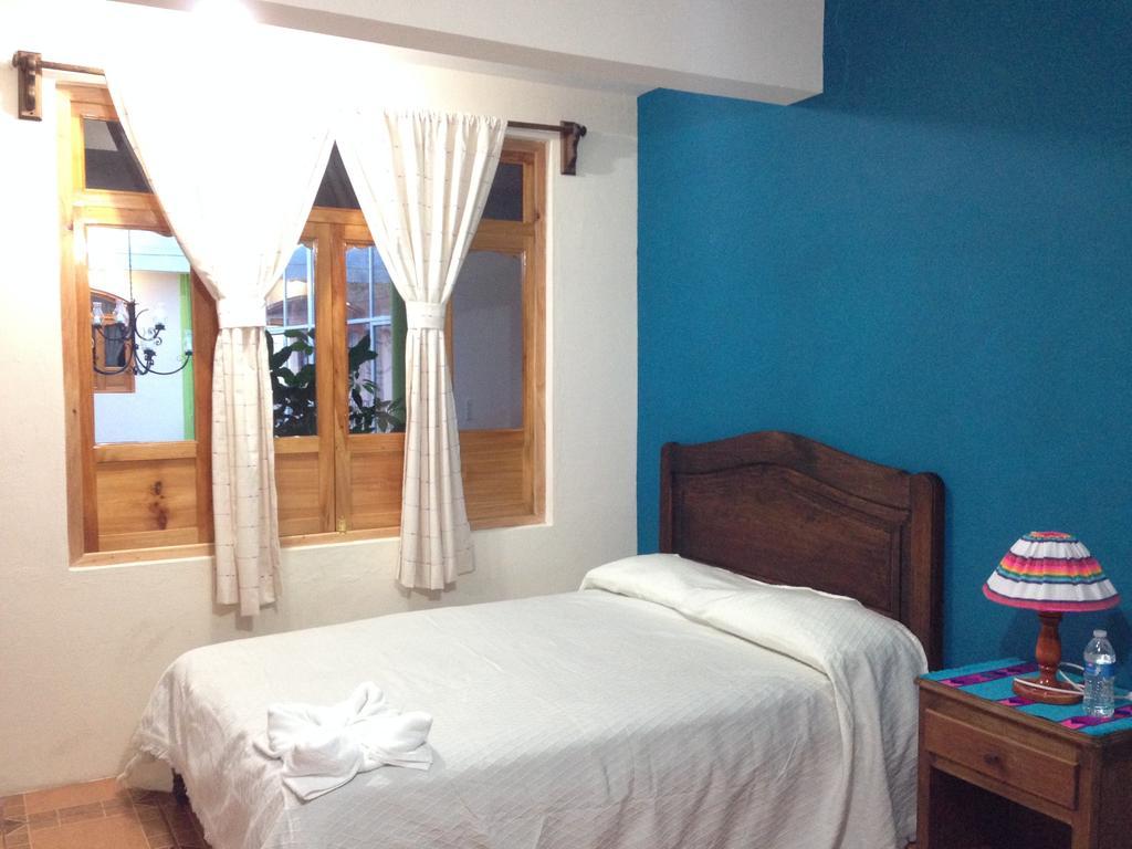 Hotel Posada Las Rosas Сан-Кристобаль-де-Ла-Касас Номер фото